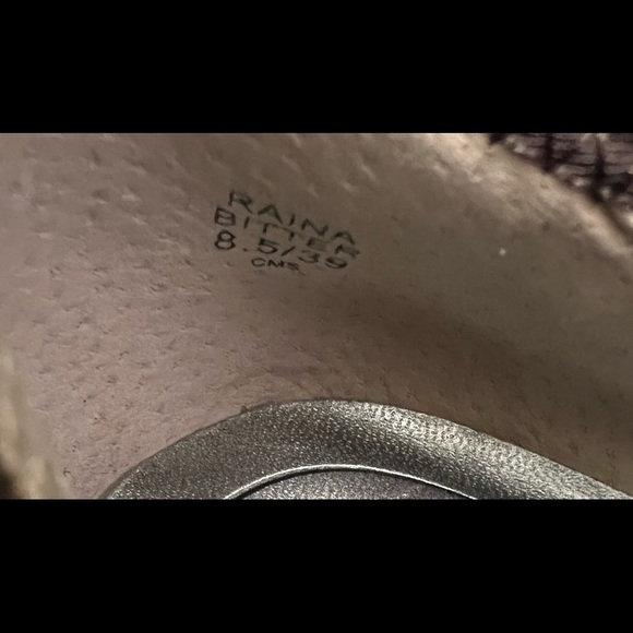 DOLCE VITA Silver, Studded Leather MULES SHOES - 8-1/2 - Picture 6 of 7